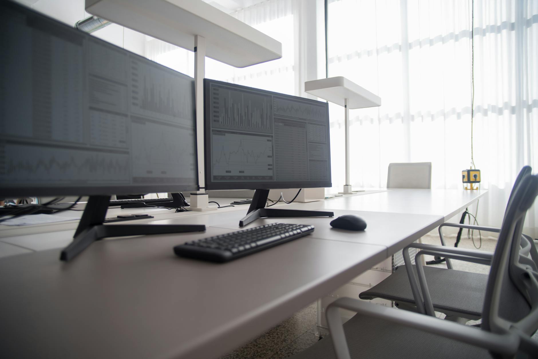Professional multi-monitor workstation with ergonomic positioning and cable management